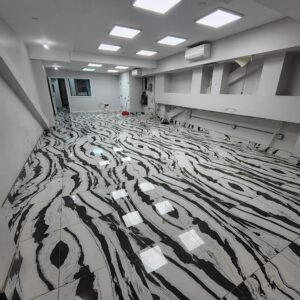 Office for rent! 14 And 40s,  1700 sq, high ceiling bsmnt 2 private rooms , huge open space  2 baths,  Kitchenette area  Fully wired  Beautiful condition   $5k neg