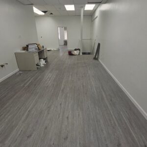Office for rent! 16/40s 2nd floor, 1000 sq,  Good Condition, Open space plus a large private room, Back rooftop Only $2400
