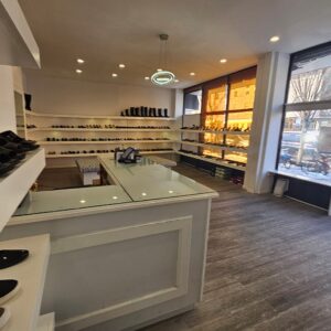 StoreFront on 16th Ave for lease! Stunning condition!  Approx. 1k Sq ft, Ground level, Full basement Attached for offices and storage, 1 bathrooms,  $4000
