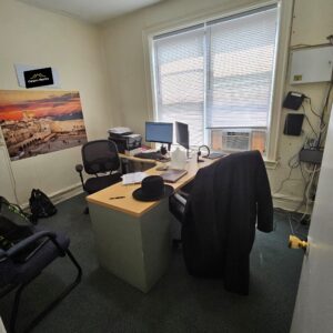 Office space for rent! 16/40th St 2nd floor , 2 large rooms shared kitchenette Corner building, Lots of sunlight Decent Condition $1000