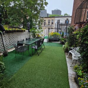 Co-op for sale! 18&47 Area 1st floor 1350 sqft 3 bedrooms 2 bathrooms, (1in the master) Good Condition Large backyard space Great Condition Storage Space,  $1.175m