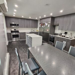 Condo for sale! 18&52nd, 3rd 4th floor, Elevator building + finished modern rooftop Recently Fully gutted Stunning move in condition! 2000 sqft,LArge Kitchen dining room, 4 big bedrooms all with windows 3 bathrooms, One in the master, and much more $1.650